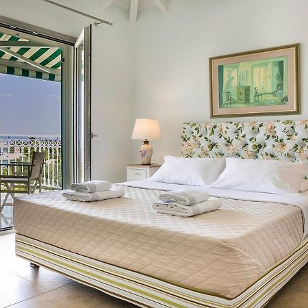 Afrodite Luxury Villa スヴォロナータ エクステリア 写真