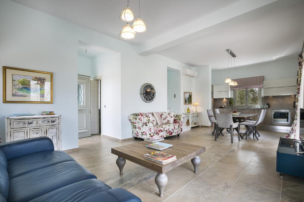 Afrodite Luxury Villa スヴォロナータ エクステリア 写真