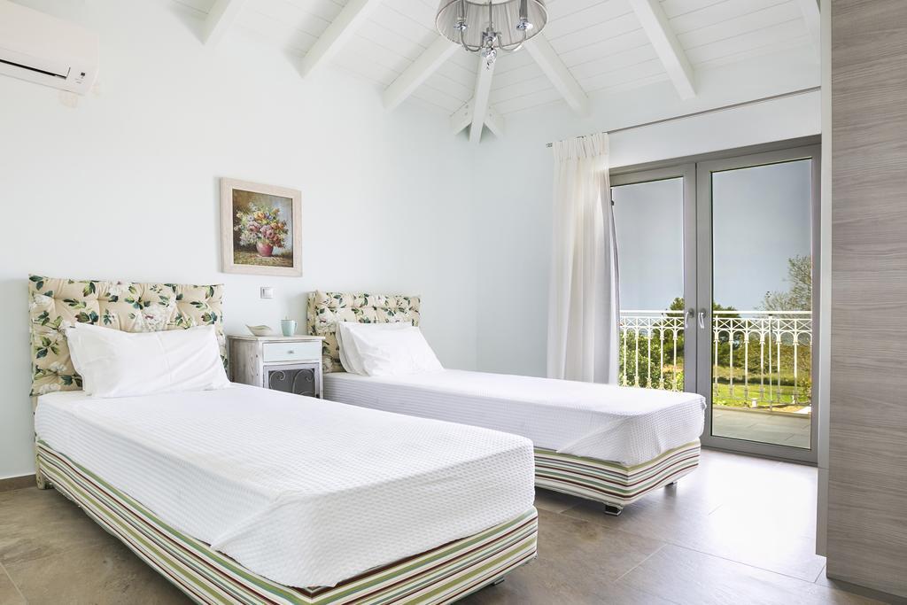Afrodite Luxury Villa スヴォロナータ エクステリア 写真
