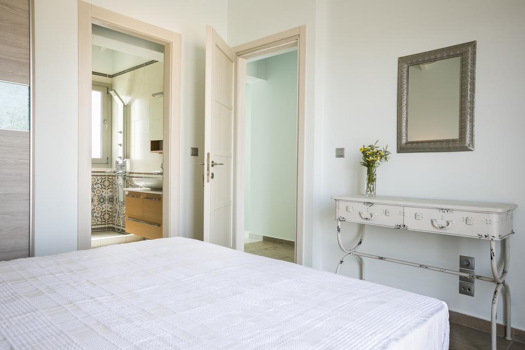 Afrodite Luxury Villa スヴォロナータ エクステリア 写真