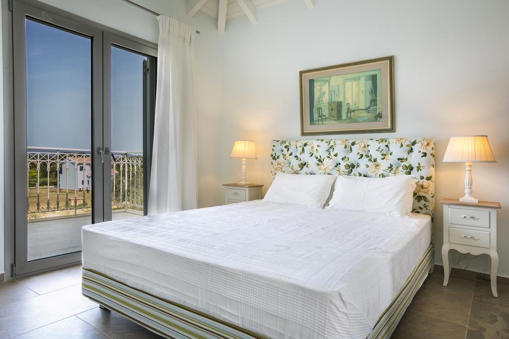 Afrodite Luxury Villa スヴォロナータ エクステリア 写真