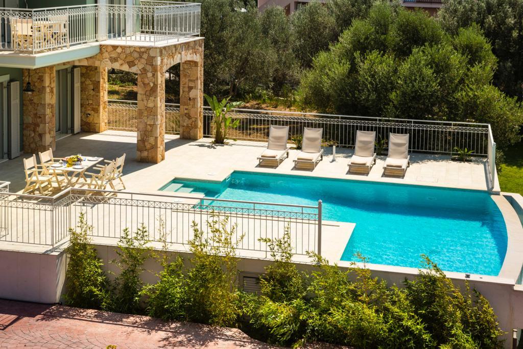Afrodite Luxury Villa スヴォロナータ エクステリア 写真