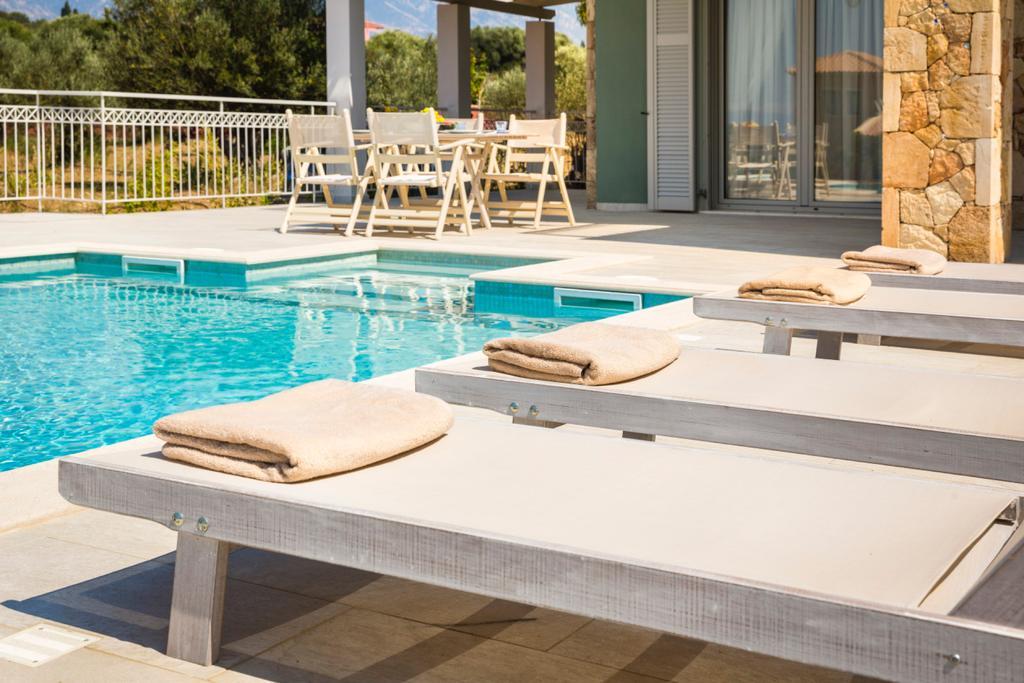 Afrodite Luxury Villa スヴォロナータ エクステリア 写真