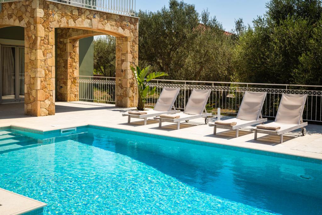 Afrodite Luxury Villa スヴォロナータ エクステリア 写真