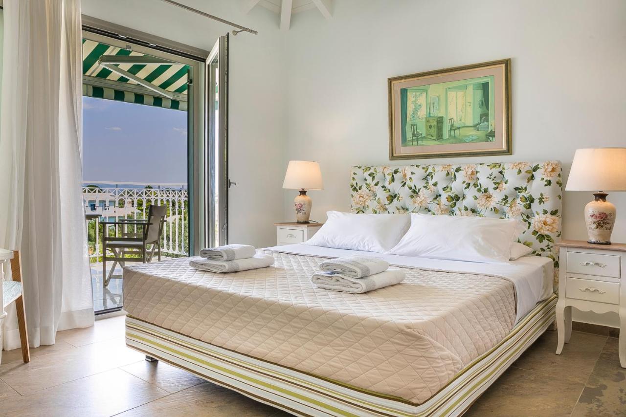 Afrodite Luxury Villa スヴォロナータ エクステリア 写真
